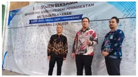 KOMITMEN BERSAMA : Bupati Lamandau, Rizky Adirya Putra dan Direktur RSUD Gusti Abdul Gani, dr Mardoni dan Sekda Lamandau, Irwansyah, usai menandatangani komitmen bersama akreditasi, Kamis (18/06/2026). 