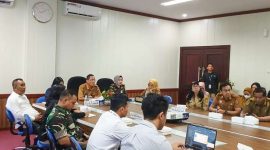RAPAT : Staf Ahli Gubernur Kalteng Yuas Elko saat memimpin Rapat Koordinasi Pengendalian Inflasi Daerah di Kantor Gubernur Kalimantan Tengah, Senin (15/6/2026).