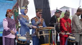 MEMBUKA : Gubernur Kalimantan Tengah, Agustiar Sabran, secara resmi membuka Festival Budaya Isen Mulang (FBIM), Kalteng Expo, dan Karnaval Budaya Tahun 2026, Minggu (17/5/2026).