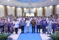 FOTO BERSAMA: Gubernur Kalimantan Tengah, H. Agustiar Sabran saat foto bersama usai menghadiri Rapat Kerja Forum LLAJ Tingkat Daerah Kalimantan Tengah Tahun 2026 di Graha Bhayangkara Polda Kalteng, Rabu (13/5/2026).