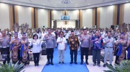 FOTO BERSAMA: Gubernur Kalimantan Tengah, H. Agustiar Sabran saat foto bersama usai menghadiri Rapat Kerja Forum LLAJ Tingkat Daerah Kalimantan Tengah Tahun 2026 di Graha Bhayangkara Polda Kalteng, Rabu (13/5/2026).