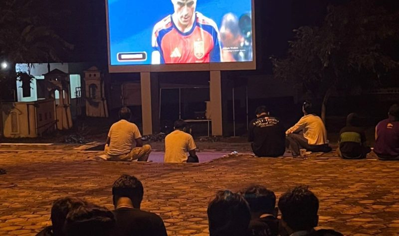 NOBAR  : Nobar pertandingan Piala Dunia di Bundaran Rusa, yang di gelar pemkab Lamandau Kota Nanga Bulik, Senin (15/6/2026).