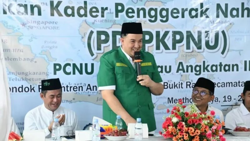 MEMBUKA : Bupati Lamandau, Rizky Aditya Putra saat membuka kegiatan Pendidikan Dasar Pendidikan Kader Penggerak NU (PD-PKPNU) yang digelar Pengurus Cabang PCNU Lamandau,di Pondok Pesantren An Nur Ulum, Desa Bukit Raya, Kecamatan Menthobi Raya, Jumat (5/6/2026).