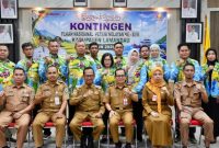 MELEPAS : Wakil Bupati Lamandau, Abdul Hamid, saat foto bersama usai melepas peserta ajang Pekan Nasional (PENAS) XVII Petani Nelayan Tahun 2026 di Gorontalo, Rabu (17/26).