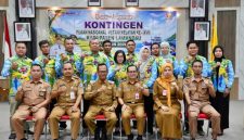 MELEPAS : Wakil Bupati Lamandau, Abdul Hamid, saat foto bersama usai melepas peserta ajang Pekan Nasional (PENAS) XVII Petani Nelayan Tahun 2026 di Gorontalo, Rabu (17/26).