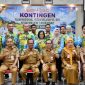 MELEPAS : Wakil Bupati Lamandau, Abdul Hamid, saat foto bersama usai melepas peserta ajang Pekan Nasional (PENAS) XVII Petani Nelayan Tahun 2026 di Gorontalo, Rabu (17/26).