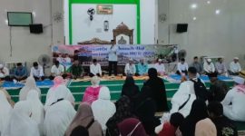 MENYAMBUT : Wakil Bupati Lamandau, Abdul Hamid, saat hadir dalam menyambut kedatangan para jamaah haji di Masjid Baiturrahman, Nanga Bulik, Jumat (12/6/2026).
