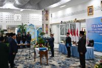 MELANTIK : Gubernur Kalteng, Agustiar Sabran, saat melantik enam pejabat Jabatan Pimpinan Tinggi (JPT) Pratama di Istana Isen Mulang, Selasa (26/5/2026).