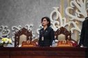 HADIRI : Penjabat Sekretaris Daerah Provinsi Kalteng Linae Victoria Aden saat menghadiri Rapat Paripurna ke-4 Masa Persidangan III Tahun Sidang 2026, Jumat (26/6/2026).
