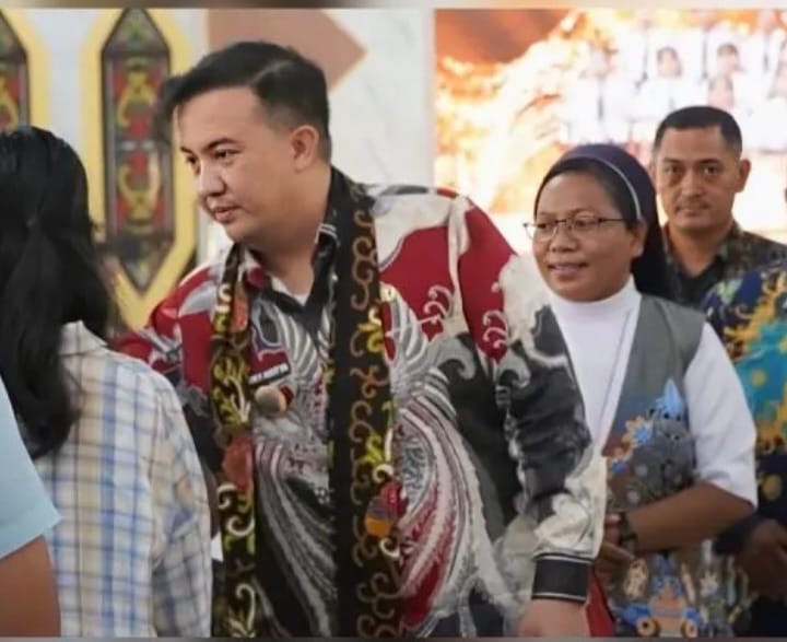 HADIRI : Bupati Lamandau, Rizky Aditya Putra, saat menghadiri langsung acara pelepasan siswa-siswi Kelas IX Angkatan VI SMPS Katolik Santo Arnoldus Janssen Nanga Bulik, Sabtu (6/6/2026)