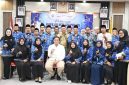 FOTO BERSAMA - Bupati Lamandau, Rizky Aditya Putra saat foto bersama usai melepas peserta Kafilah MTQ KORPRI Lamandau menuju tingkat provinsi, di aula Setda Kabupaten Lamandau, Jumat (19/6/2026).