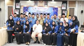 FOTO BERSAMA - Bupati Lamandau, Rizky Aditya Putra saat foto bersama usai melepas peserta Kafilah MTQ KORPRI Lamandau menuju tingkat provinsi, di aula Setda Kabupaten Lamandau, Jumat (19/6/2026).