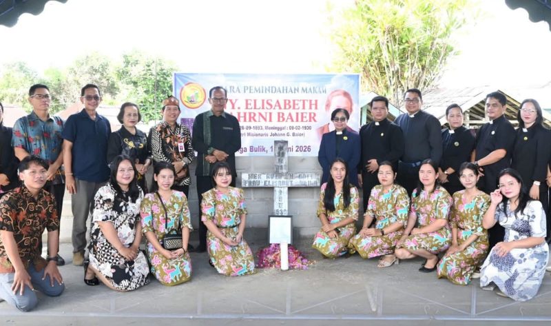 HADIRI : Wabup Lamandau, Abdul Hamid saat menghadiri pemindahan makam almarhum Ny Elisabet Baier. di Tempat Pemakaman Kristen Batu Batanggui, Sabtu (13/6/2026).