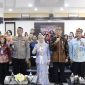 FOTO BERSAMA : Asisten Administrasi Umum Sekretariat Daerah Provinsi Kalteng, Sunarti, saat foto bersama usai memghadiri kegiatan HARGANAS ke-33 dan HAN ke-42, Senin (29/6/2026).