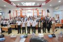 FOTO BERSAMA: Staf Ahli Gubernur Bidang Ekonomi, Keuangan, dan Pembangunan, Yuas Elko saat foto bersama usai kegiatan Sosialisasi Kajian Risiko Bencana dan Perhitungan Indeks Ketahanan Daerah (IKD) Provinsi Kalimantan Tengah Tahun 2026, Rabu (1/7/2026).