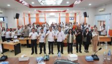 FOTO BERSAMA: Staf Ahli Gubernur Bidang Ekonomi, Keuangan, dan Pembangunan, Yuas Elko saat foto bersama usai kegiatan Sosialisasi Kajian Risiko Bencana dan Perhitungan Indeks Ketahanan Daerah (IKD) Provinsi Kalimantan Tengah Tahun 2026, Rabu (1/7/2026).
