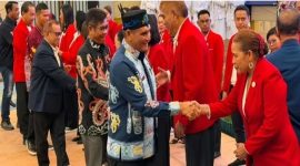BERSALAMAN : Asisten Perekonomian dan Pembangunan Sekretariat Daerah Provinsi Kalteng, Anang Dirjo, Kepala Dispora Kalteng, Agus Siswandi saat bersalaman usai pelantikan IODI Kalteng, Sabtu (27/6/2026).