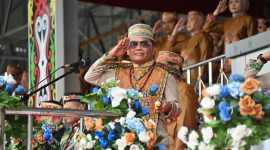 PIMPIM : Gubernur Kalteng Agustiar Sabran saat memimpin upacara peringatan Hari Jadi ke-76 Kabupaten Barito Utara di Arena Terbuka Tiara Batara, Muara Teweh, Senin (29/6/2026).