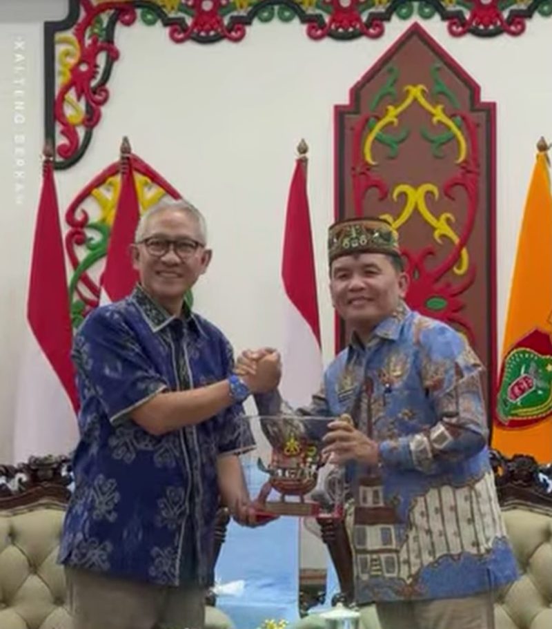 AUDIENSI : Gubernur Kalimantan Tengah H. Agustiar Sabran menerima audiensi jajaran Direktorat Jenderal Kementerian Lingkungan Hidup, Kehutanan, dan Keuangan di Istana Isen Mulang, Sabtu (27/6/2026).
