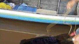 FOTO/IST: Korban mengapung di Sungai Mentaya Sampit saat ditemukan warga. 