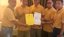 FOTO: Ketua Koperasi Mekarti Jaya saat berfoto bersama