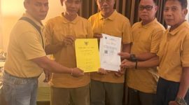 FOTO: Ketua Koperasi Mekarti Jaya saat berfoto bersama