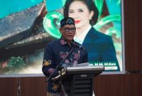 SAMBUTAN : Asisten Perekonomian dan Pembangunan (Ekbang) Setda Provinsi Kalteng, Anang Dirjo saat menyampaikan sambutan pada kegiatan FGD Program Bantuan Biaya Kuliah Huma Betang Sejahtera di Aula Dinas Pendidikan Provinsi Kalteng, Senin (29/6/2026).