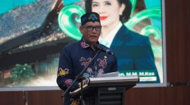 SAMBUTAN  : Asisten Perekonomian dan Pembangunan (Ekbang) Setda Provinsi Kalteng, Anang Dirjo saat menyampaikan sambutan pada kegiatan FGD Program Bantuan Biaya Kuliah Huma Betang Sejahtera di Aula Dinas Pendidikan Provinsi Kalteng, Senin (29/6/2026).