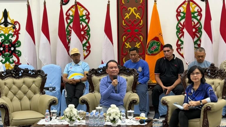 SILATURAHMI  : Gubernur Kalteng, Agustiar Sabran dan Pj. Sekda Kalteng, Linae Victoria Aden saat silaturahmi Pemprov Kalteng bersama dengan insan media di Rumah Jabatan Gubernur, Palangka Raya, Minggu (28/6).