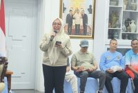 SAMBUTAN : Kepala Diskominfosantik Kalteng Adiah Chandra Sari, saat memberikan sambutan dalam acara Pertemuan Rutin Gubernur Kalteng bersama Insan Pers, yang digelar di Istana Isen Mulang, Rumah Jabatan Gubernur Kalimantan Tengah, Minggu (28/6/2026).