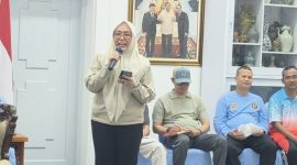 SAMBUTAN : Kepala Diskominfosantik Kalteng Adiah Chandra Sari, saat memberikan sambutan dalam acara Pertemuan Rutin Gubernur Kalteng bersama Insan Pers, yang digelar di Istana Isen Mulang, Rumah Jabatan Gubernur Kalimantan Tengah, Minggu (28/6/2026).