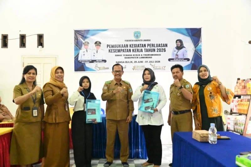 HADIRI : Wakil Bupati Lamandau, Abdul Hamid, saat menghadiri Pelatihan Handycraft, di LPK Rahmat Lestari, Desa Sumber Mulya, Senin (29/6/2026).