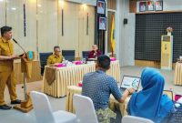 SAMBUTAN : Bupati Lamandau, Rizky Aditya Putra saat menyampaikan sambutan pada Rapat Forum Kemitraan Fasilitas Kesehatan BPJS Kesehatan, belum lama ini.