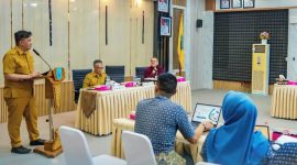 SAMBUTAN : Bupati Lamandau, Rizky Aditya Putra saat menyampaikan sambutan pada Rapat Forum Kemitraan Fasilitas Kesehatan BPJS Kesehatan, belum lama ini.