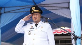 PIMPIN : Bupati Lamandau Rizky Aditya Putra, saat memimpin upacara HUT RI ke 81 di Halaman Kantor Bupati Lamandau, Senin (17/8/2026).