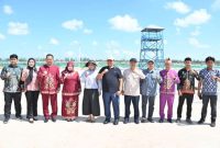 MENINJAU : Wakil Gubernur Kalimantan Tengah, Edy Pratowo, meninjau langsung kawasan Shrimp Estate di Desa Sei Raja, Kecamatan Jelai, Kabupaten Sukamara, Kamis (2/7/2026).