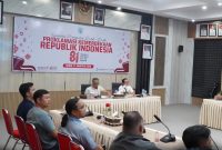PIMPIN : Sekda Kabupaten Lamandau, H. Muhamad Irwansyah, saat memimpin rapat terkait pendistribusian BBM di Aula Setda Lamandau, Jumat (21/8/2026).