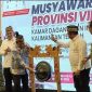 MEMBUKA : Wakil Gubernur Kalteng, H. Edy Pratowo,saat membuka Musprov VIII Kadin Kalteng yang digelar di Ballroom Best Western Batang Garing, Palangka Raya, Jumat (10/7).