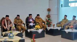 HADIRI : Bupati Lamandau, Kalimantan Tengah, Rizky Aditya Putra (kiri pertama) saat disambut Gubernur Gorontalo, Gusnar Ismail diacara PENAS Petani Nelayan XVII Tahun 2026, Selasa (23/6/2026).
