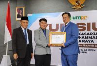 ORASI : Bupati Lamandau Rizky Aditya Putra usai memberikan orasi pada Yudisium Pascasarjana UMPR, yang diikuti 160 mahasiswa di Aula Kampus 3, Kamis (30/7/2026).