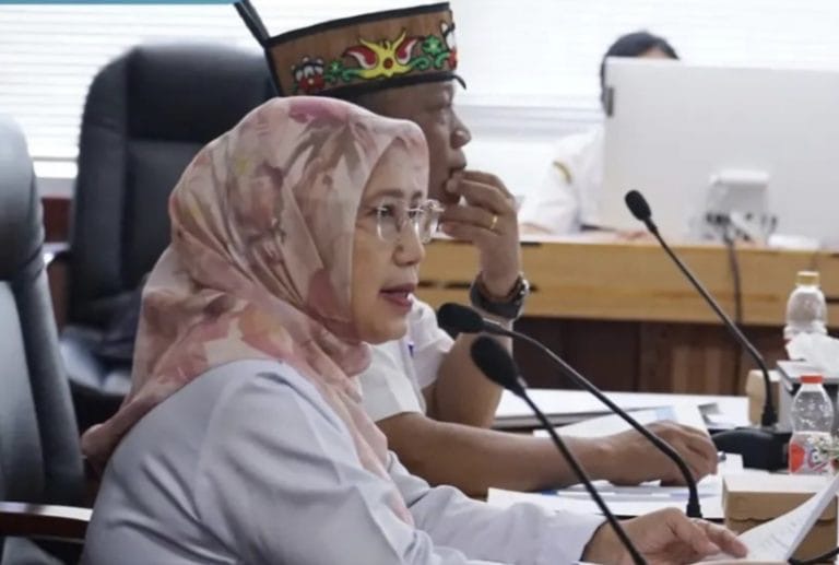 RAPAT : Asisten III Bidang Administrasi Umum Sekretariat Daerah Provinsi Kalteng Sunarti, saat memimpin rapat koordinasi lintas Sektoral terkait Pelaksanaan Huma Betang Night, Rabu (1/7/2026).