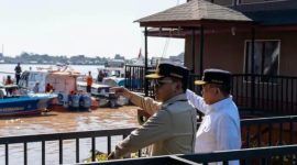LAUNCHING: Gubernur Kalteng Agustiar Sabran bersama Bupati Kapuas H. Muhammad Wiyatno saat launching pembangunan Dermaga Waterfront City, Rabu (8/7/2026).