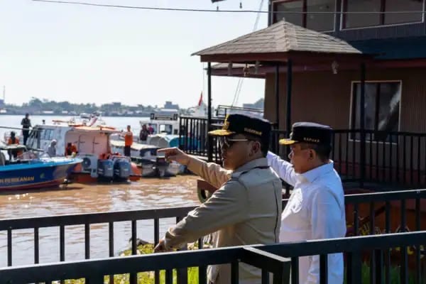 LAUNCHING: Gubernur Kalteng Agustiar Sabran bersama Bupati Kapuas H. Muhammad Wiyatno saat launching pembangunan Dermaga Waterfront City, Rabu (8/7/2026).