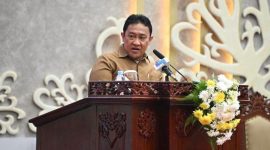 PIDATO : Wagub Kalteng Edy Pratowo saat menyampaikan pidato saat Rapat Paripurna ke-5 Masa Persidangan III Tahun Sidang 2026 yang digelar di Ruang Rapat Paripurna DPRD Provinsi Kalteng, Senin (6/7/2026).