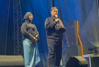 SAMBUTAN : Bupati Lamandau Rizky Aditya Putra, menyampaikan sambutan saat Konser Pesta Rakyat dalam rangka Hari Jadi ke-24 Kabupaten Lamandau, Sabtu (1/8/2026).