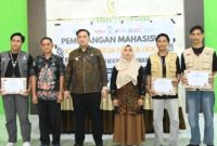 MELEPAS : Bupati Lamandau Rizky Aditya Putra, saat menghadiri sekaligus melepas mahasiswa KKN UIN Palangka Raya Tahun 2026 di Kecamatan Bulik dan Sematu Jaya, Jumat (28/8).