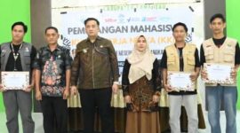 MELEPAS : Bupati Lamandau Rizky Aditya Putra, saat menghadiri sekaligus melepas mahasiswa KKN UIN Palangka Raya Tahun 2026 di Kecamatan Bulik dan Sematu Jaya, Jumat (28/8).