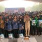 FOTO BERSAMA: Gubernur Kalteng Agustiar saat foto bersama para ASN dilingkungan Pemprov Kalteng usai menyerahkan bantuan secara simbolis, Kamis (17/9/2026).