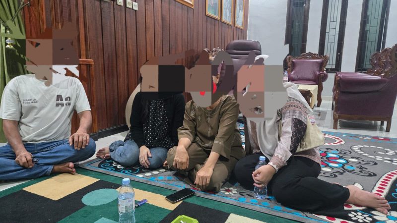 FOTO: Pihak toko menyampaikan secara langsung permintaan maaf kepada korban. (IST)
